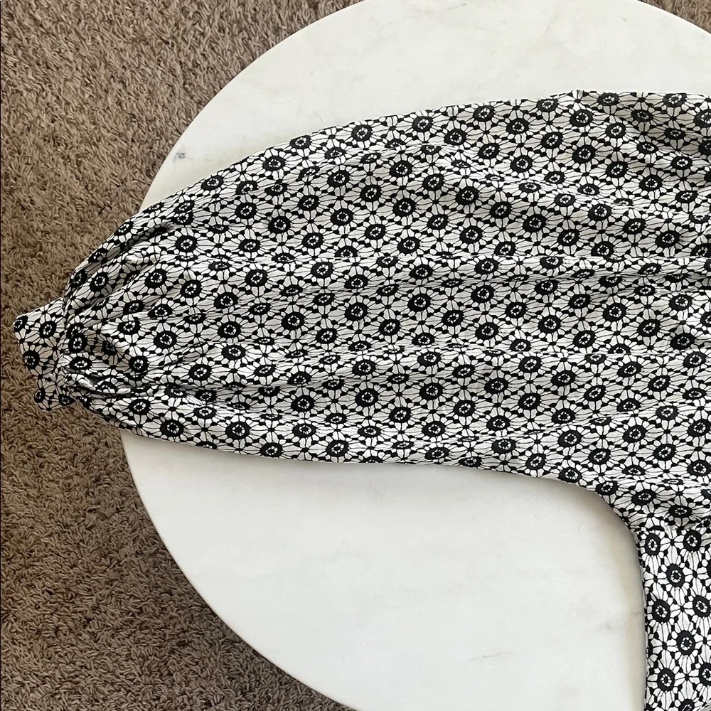 Beulah Top Size ONE Black White Long Puff Sleeve Lace-Like Pattern - Picture 7 of 13